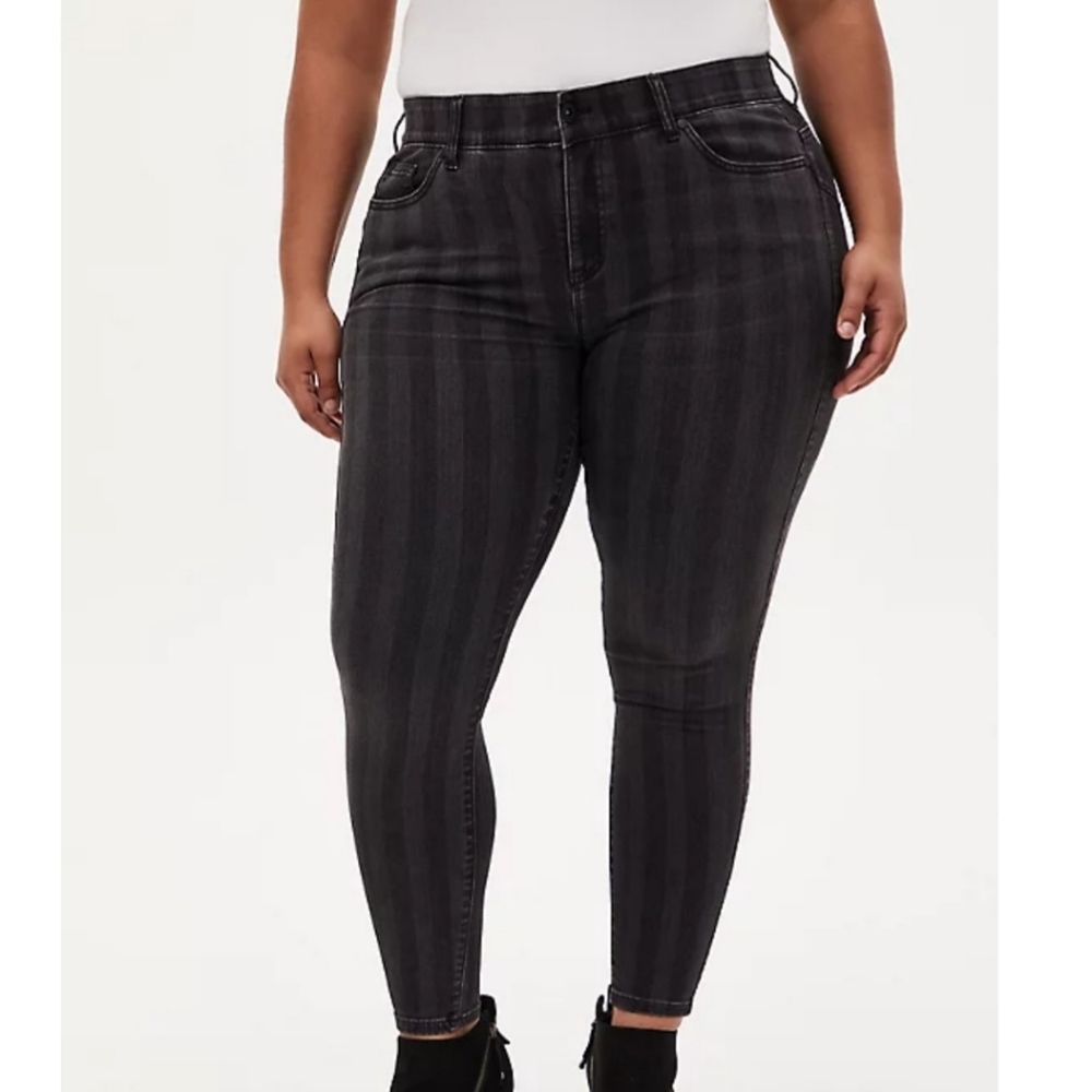 COPY - Torrid BOMBSHELL jeans ,20 Tall length